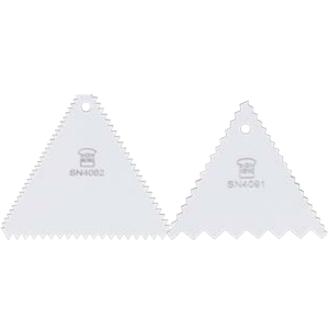 Plastic triangular-toothed scraper